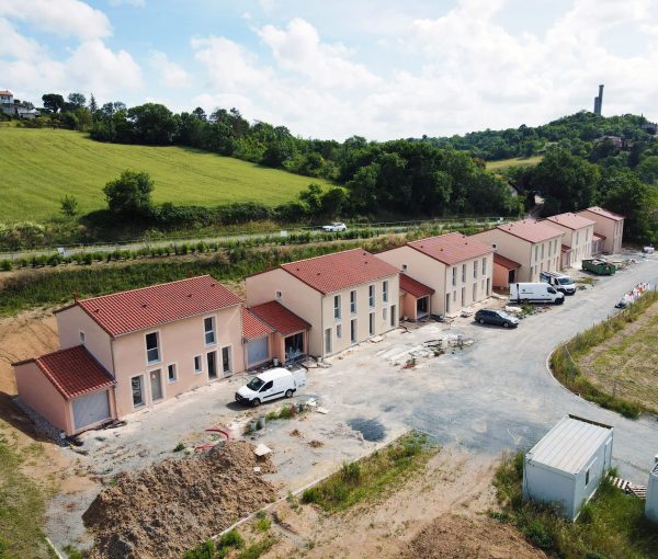 vue drone des 11 villas "Les Jardins de Puech Armand" à Castelnau de Lévis